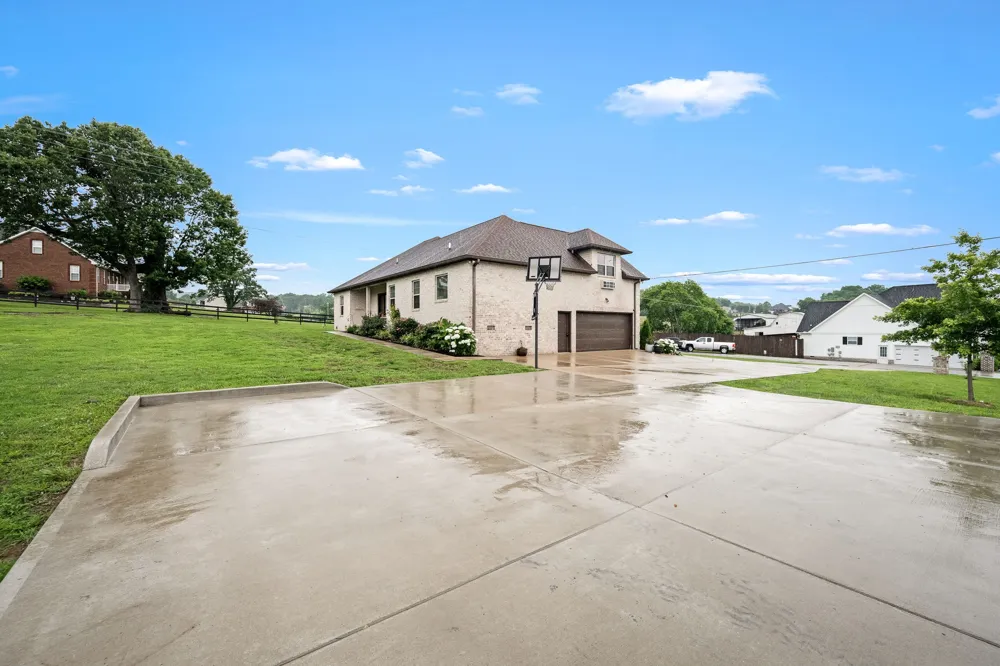25 Bridle Path Ln Hartsville, TN 37074