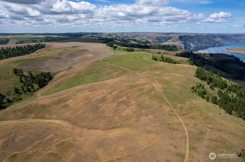 45000 Hanson Harbor Road Wilbur, WA 99185