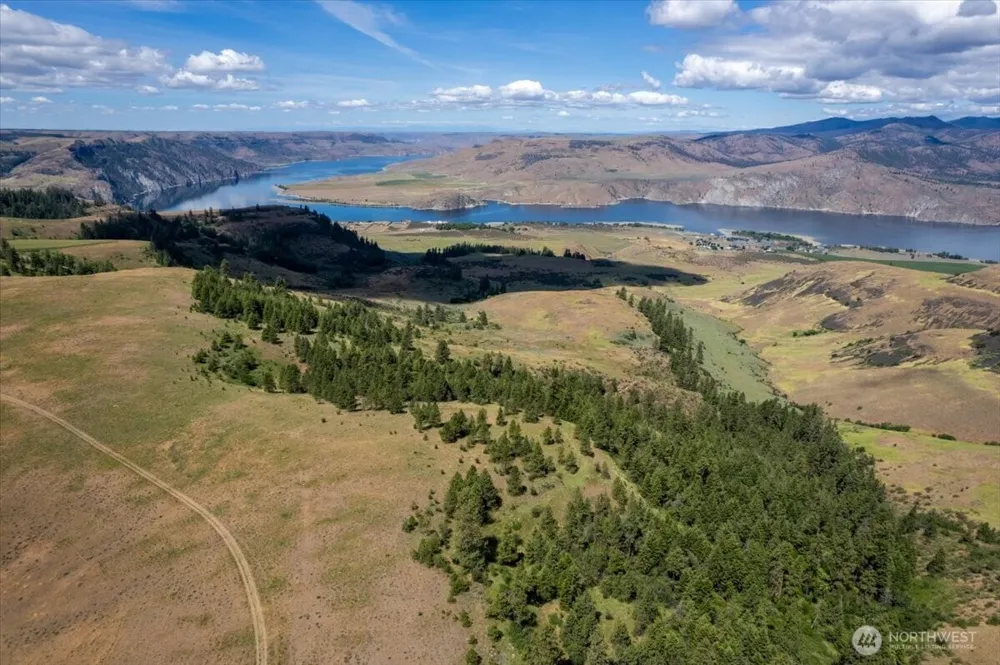 45000 Hanson Harbor Road Wilbur, WA 99185