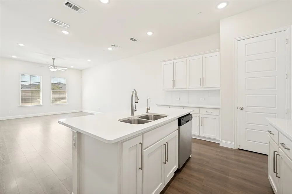 12986 Jk Ojha Street Farmers Branch, TX 75234