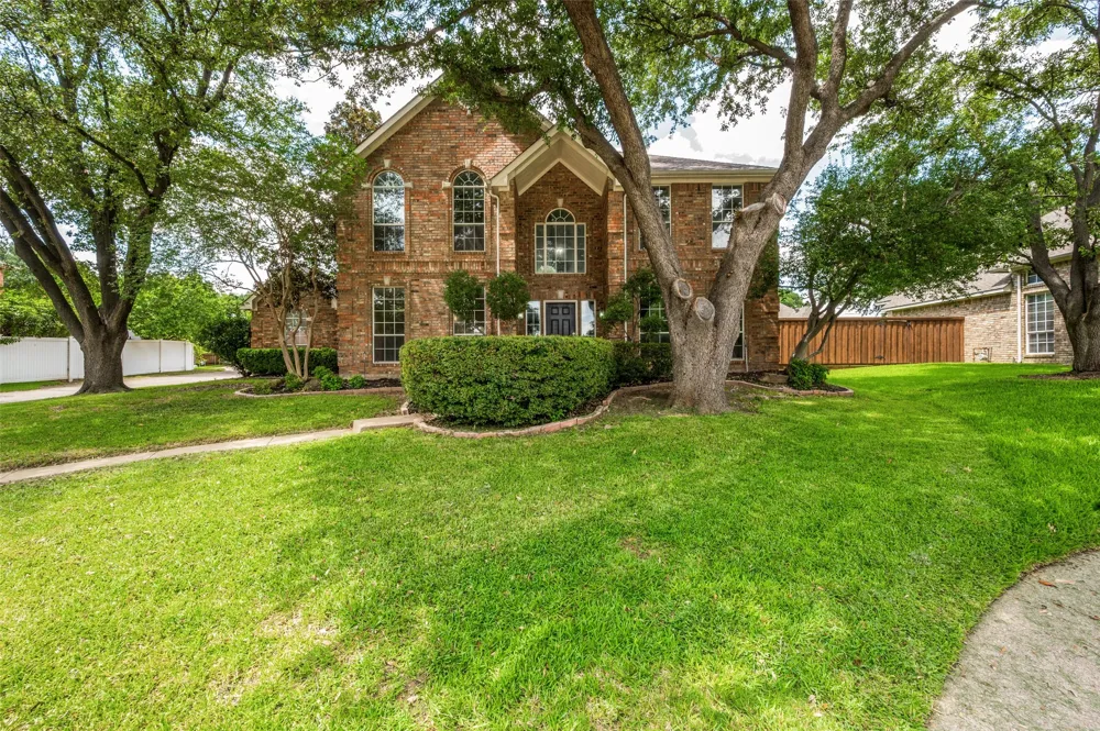 1302 Charlotte Way