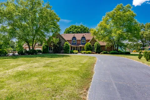 320 Crestview Lane