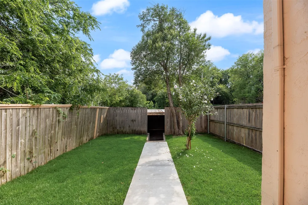 514 Valley Park Drive Garland, TX 75043