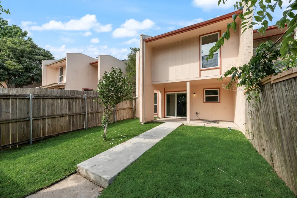 514 Valley Park Drive Garland, TX 75043