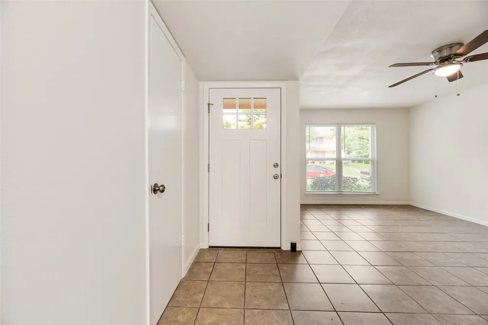 514 Valley Park Drive Garland, TX 75043