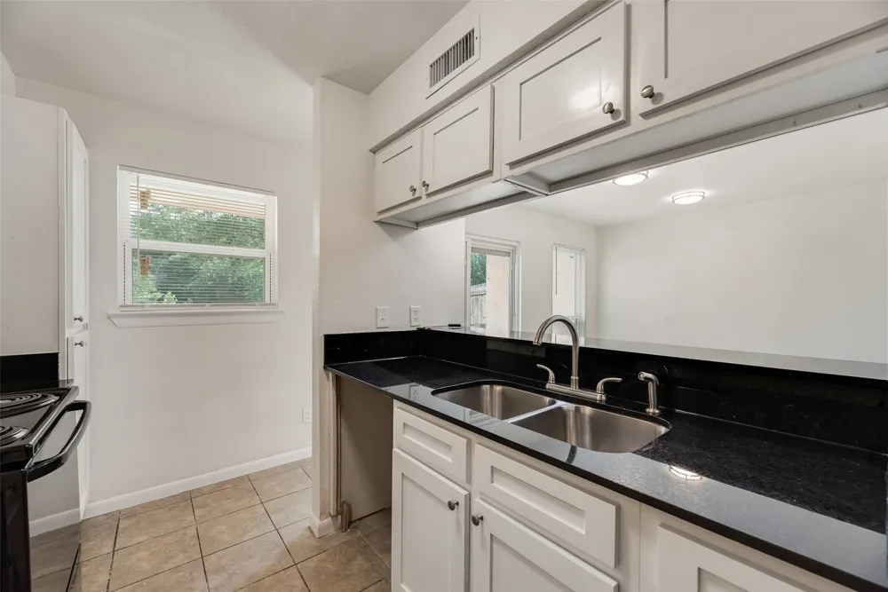 514 Valley Park Drive Garland, TX 75043