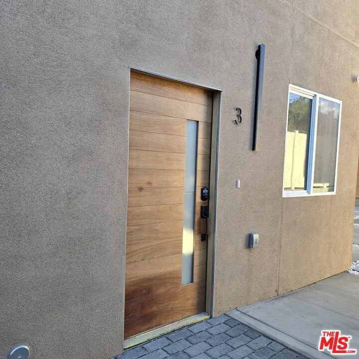 10829 Peach Grove Street #3 North Hollywood, CA 91601