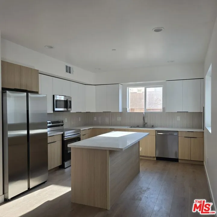 10829 Peach Grove Street #3 North Hollywood, CA 91601