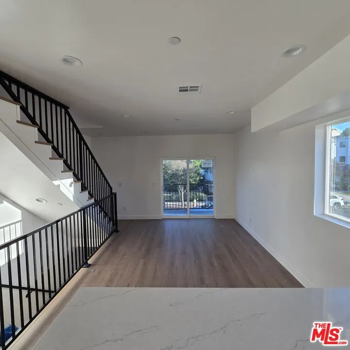 10827 Peach Grove Street #1/2 North Hollywood, CA 91601