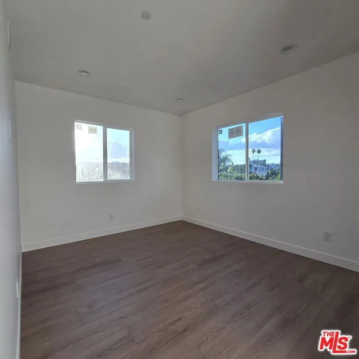 10827 Peach Grove Street #1/2 North Hollywood, CA 91601