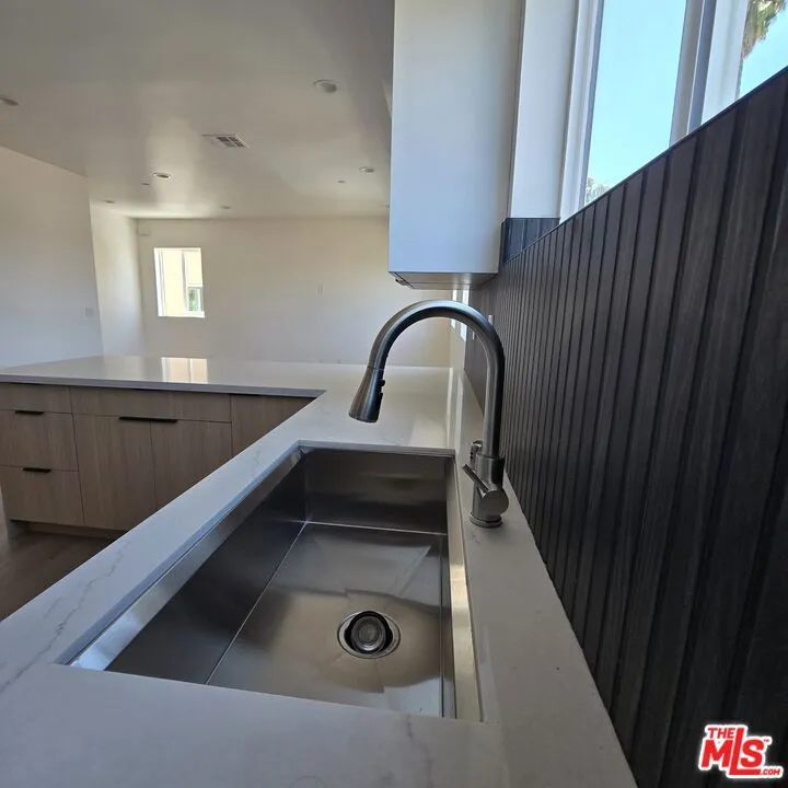 10827 Peach Grove Street #1/2 North Hollywood, CA 91601