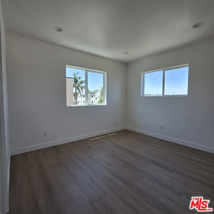 10827 Peach Grove Street #1/2 North Hollywood, CA 91601