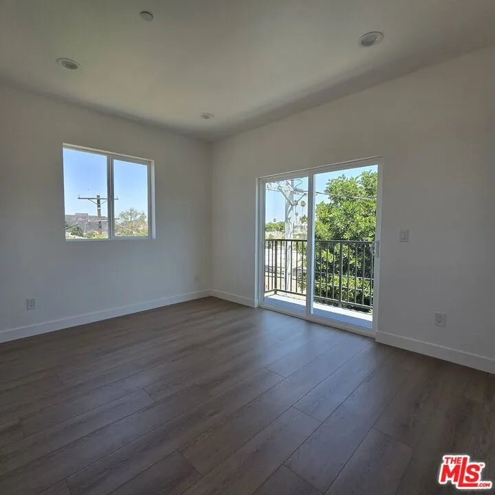 10827 Peach Grove Street #1/2 North Hollywood, CA 91601