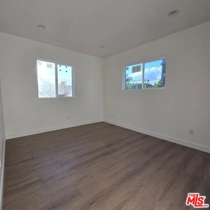 10827 Peach Grove Street #1/2 North Hollywood, CA 91601