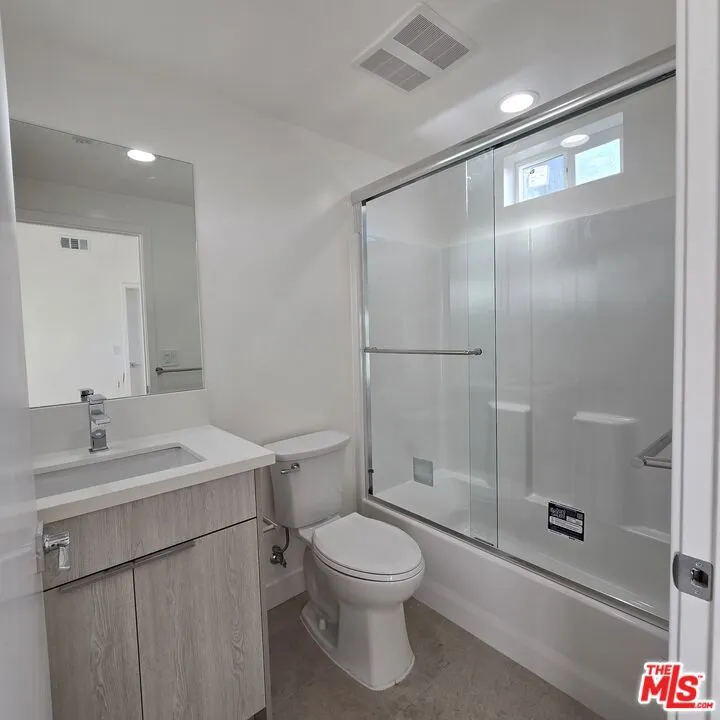 10827 Peach Grove Street #1/2 North Hollywood, CA 91601