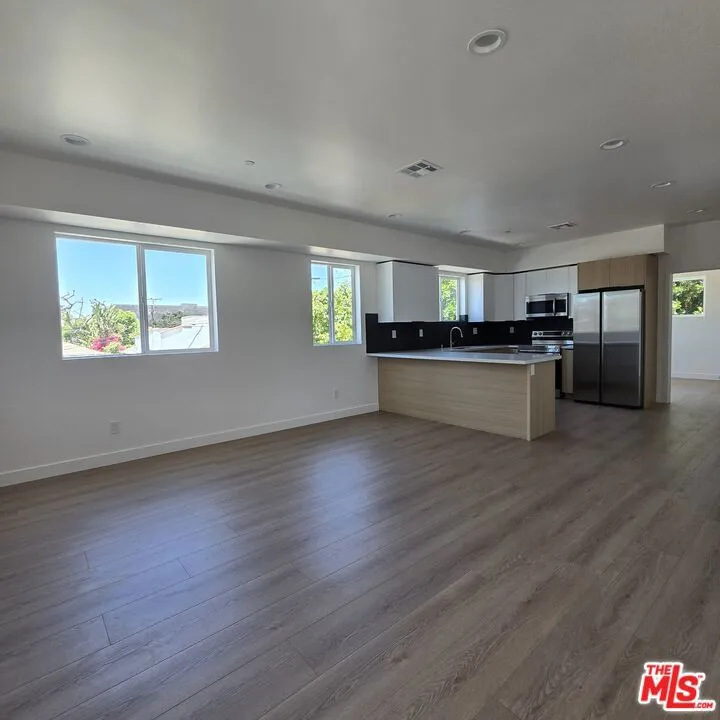 10827 Peach Grove Street #1/2 North Hollywood, CA 91601