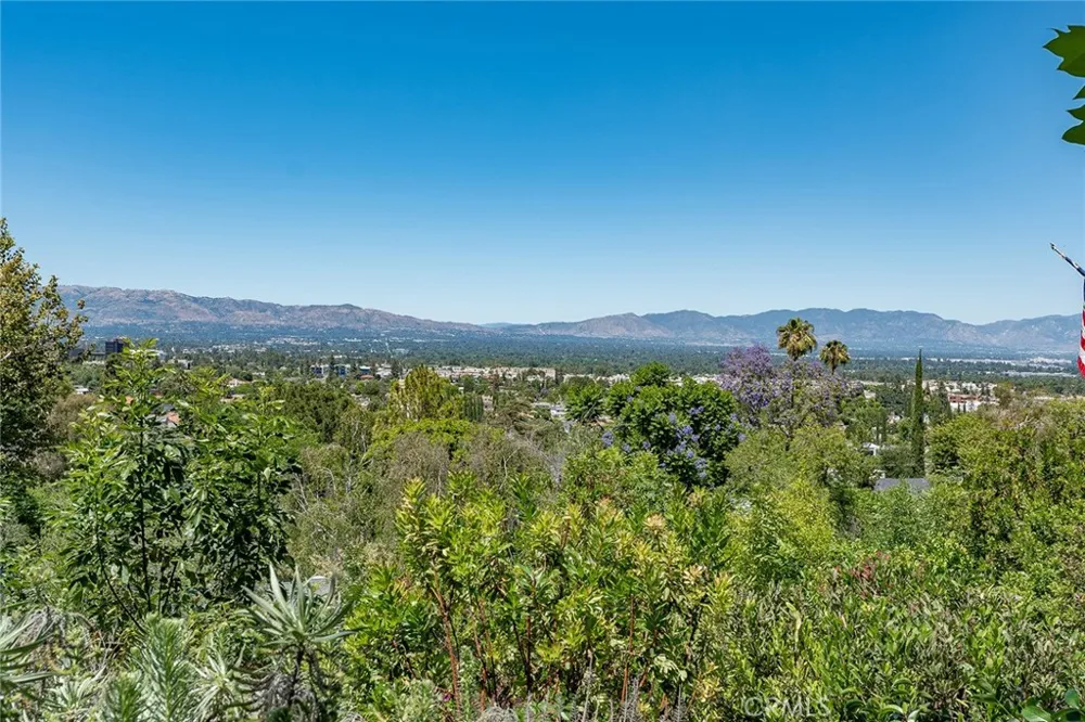 18070 Boris Drive Encino, CA 91316