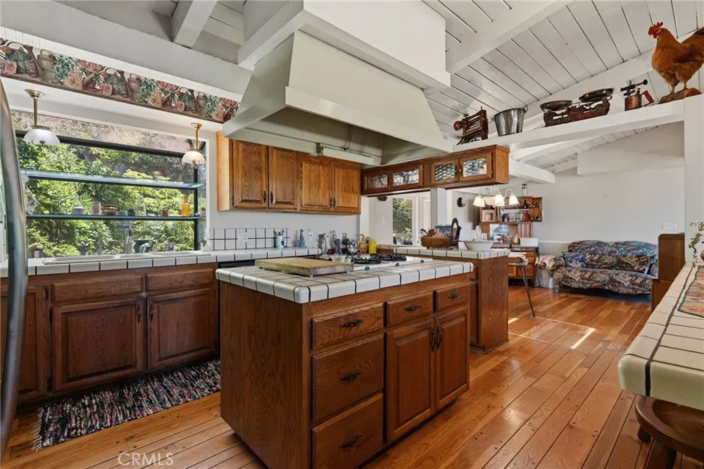18070 Boris Drive Encino, CA 91316