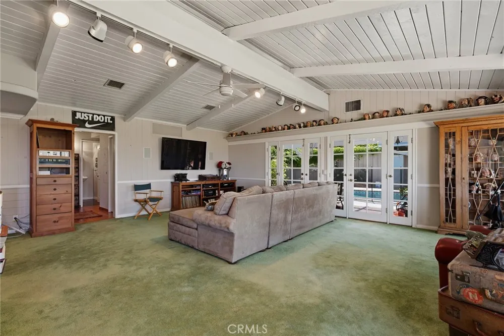 18070 Boris Drive Encino, CA 91316