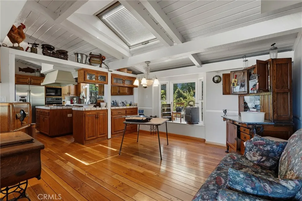 18070 Boris Drive Encino, CA 91316