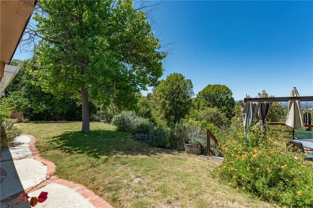 18070 Boris Drive Encino, CA 91316