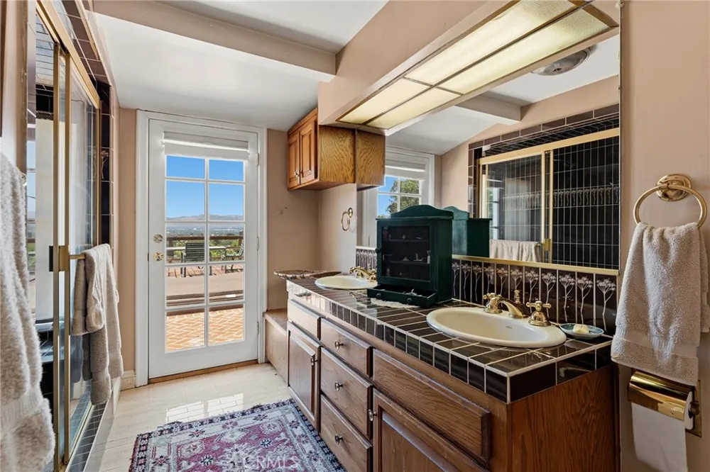 18070 Boris Drive Encino, CA 91316