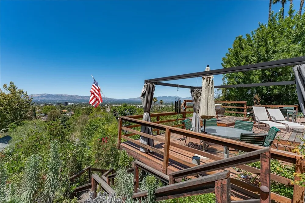 18070 Boris Drive Encino, CA 91316