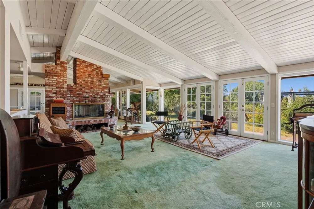 18070 Boris Drive Encino, CA 91316