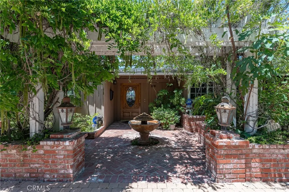 18070 Boris Drive Encino, CA 91316