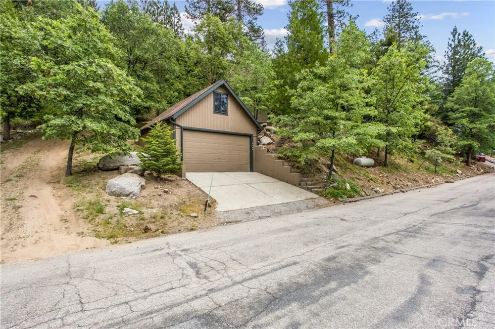 6429 Cedar Avenue Angelus Oaks, CA 92305