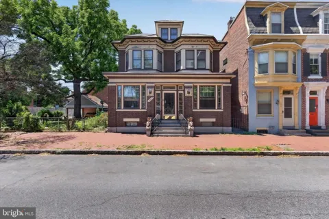 1222 GREEN STREET