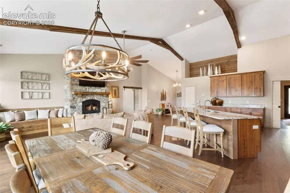 5542 North Road Divide, CO 80814