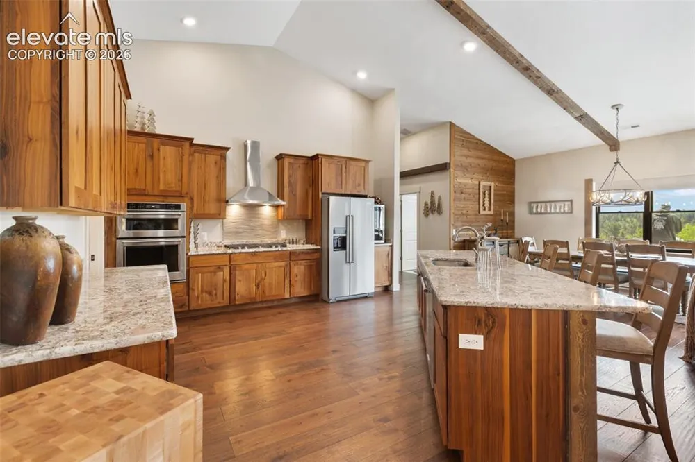 5542 North Road Divide, CO 80814