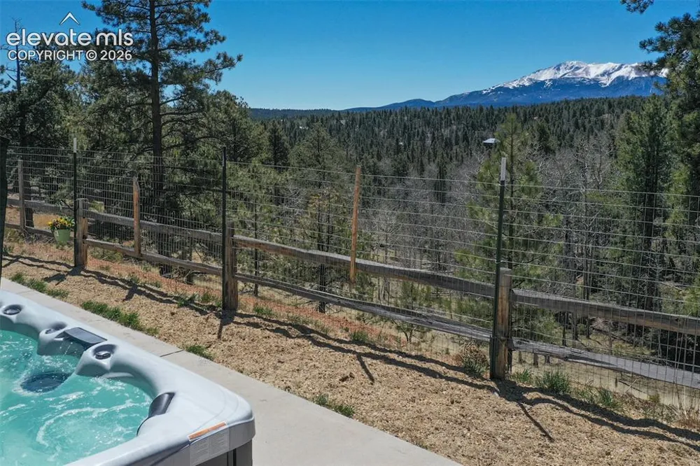 5542 North Road Divide, CO 80814