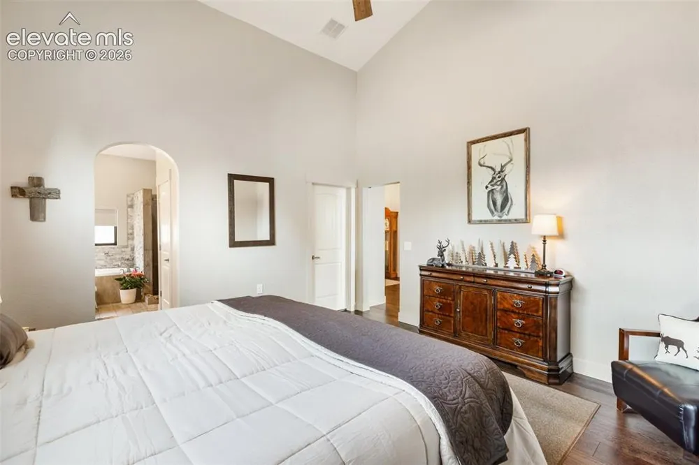 5542 North Road Divide, CO 80814