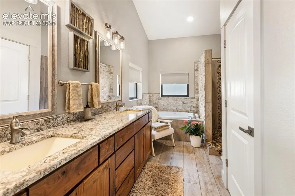 5542 North Road Divide, CO 80814