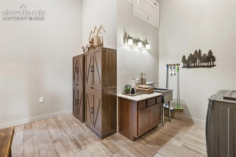 5542 North Road Divide, CO 80814