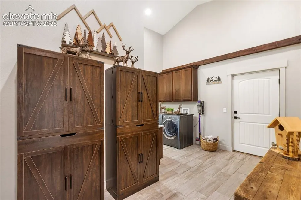 5542 North Road Divide, CO 80814