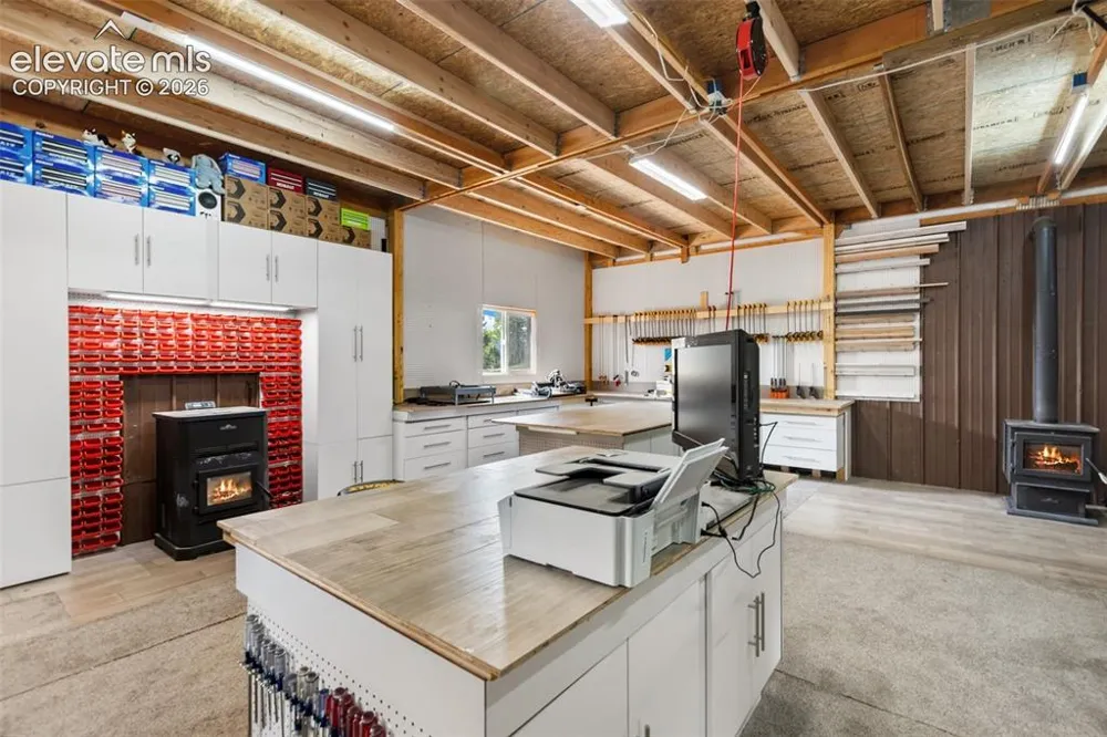 5542 North Road Divide, CO 80814