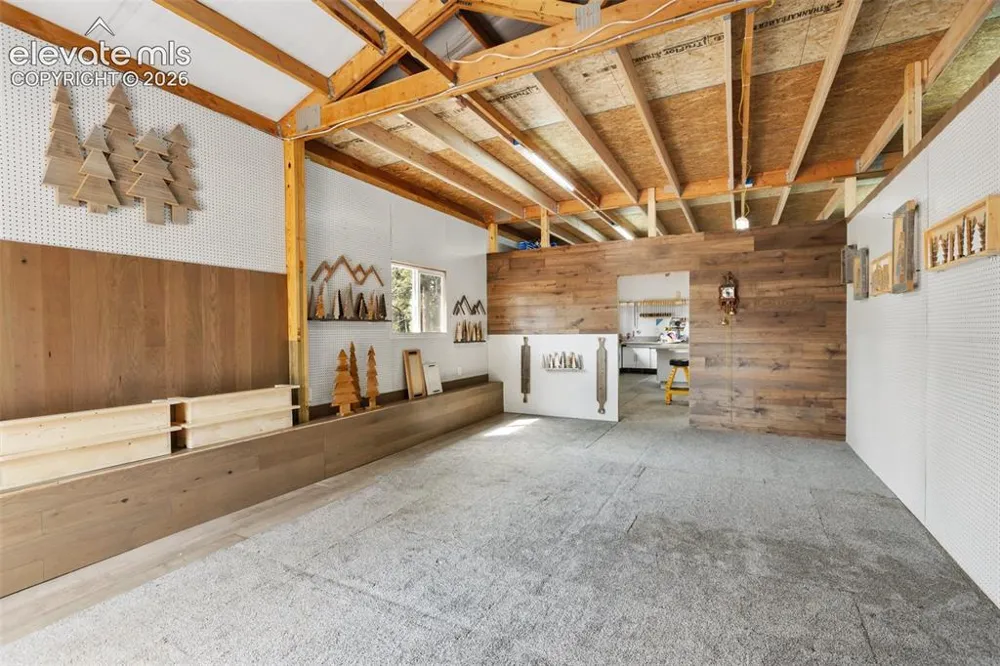 5542 North Road Divide, CO 80814