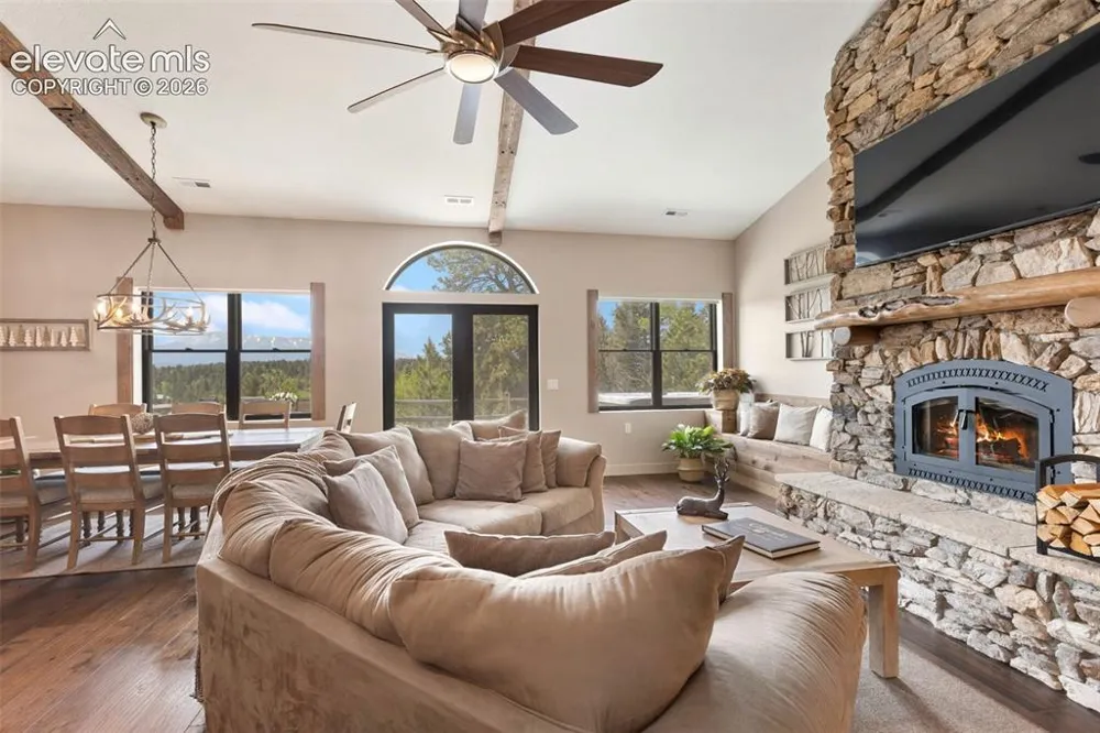 5542 North Road Divide, CO 80814