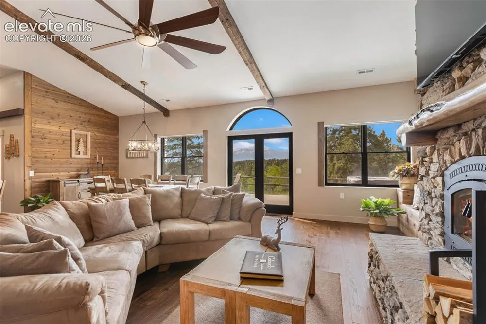 5542 North Road Divide, CO 80814