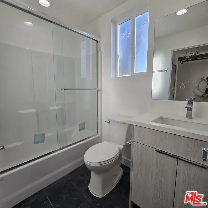 10829 Peach Grove Street #1 North Hollywood, CA 91601
