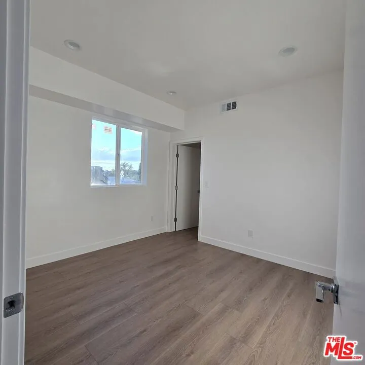 10829 Peach Grove Street #1 North Hollywood, CA 91601