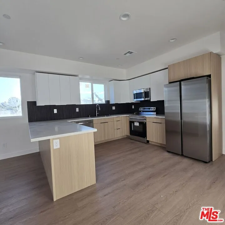 10829 Peach Grove Street #1 North Hollywood, CA 91601
