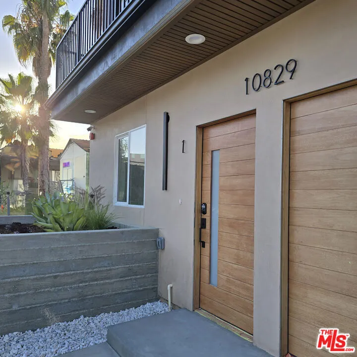 10829 Peach Grove Street #1 North Hollywood, CA 91601