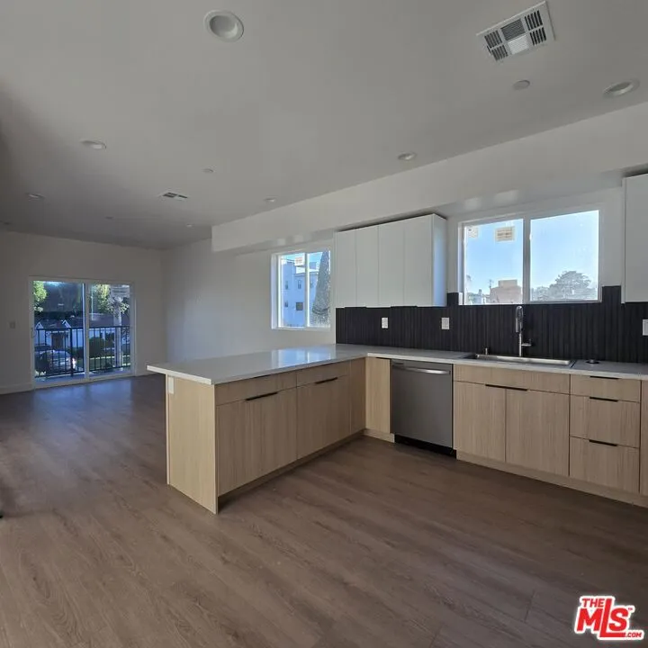 10829 Peach Grove Street #1 North Hollywood, CA 91601