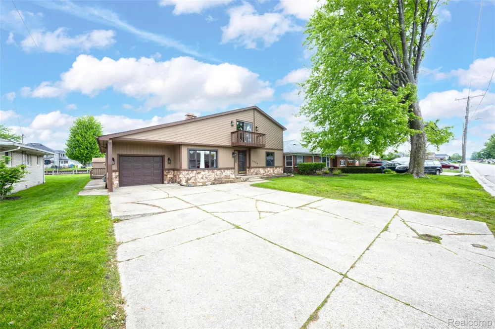 7774 Colony Drive Clay Township, MI 48001