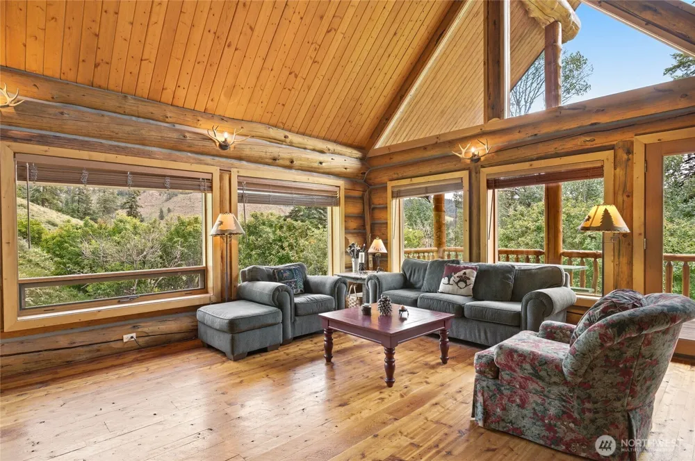 9350 North Fork Road Cashmere, WA 98815