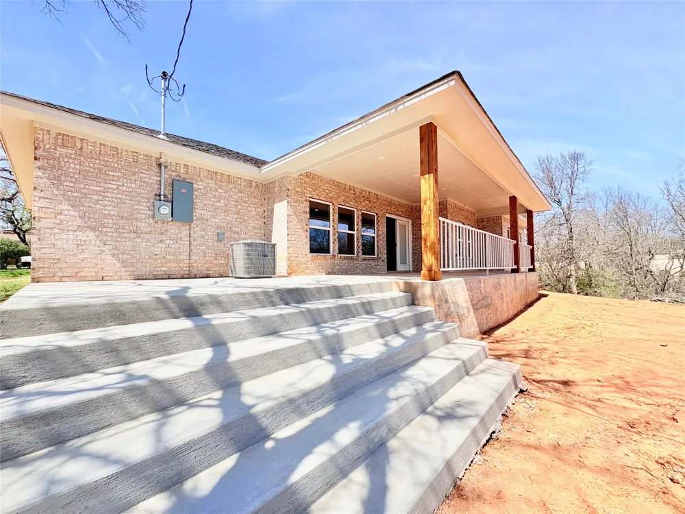 1503 S Rodgers Dr Graham, TX 76450